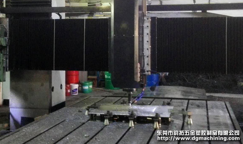 大型機(jī)械加工廠