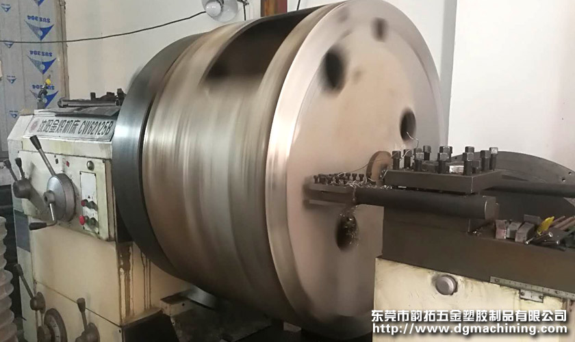 大型臥式數(shù)控車(chē)床加工